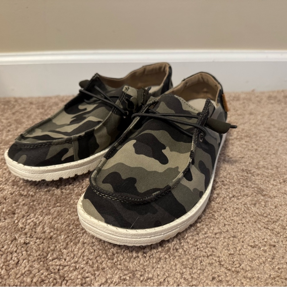Hey dude Camouflage Slip-On Shoes size 7 Wendy